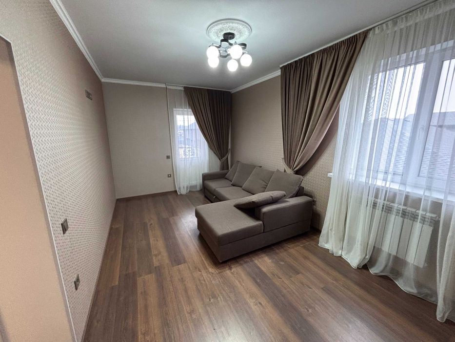 Сучасний двоповерховий будинок з ремонтом на 5 сотках