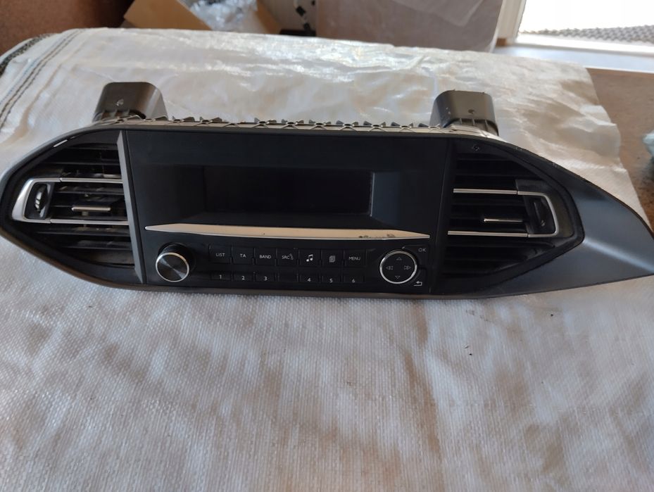 wyświetlacz ekran radia kratki nawiewu peugeot 308 t9 ii 9812067580