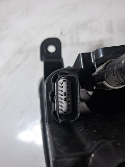 JEEP GRAND CHEROKEE WK2 LIFT lampa lewy przod przednia Europa WLKP