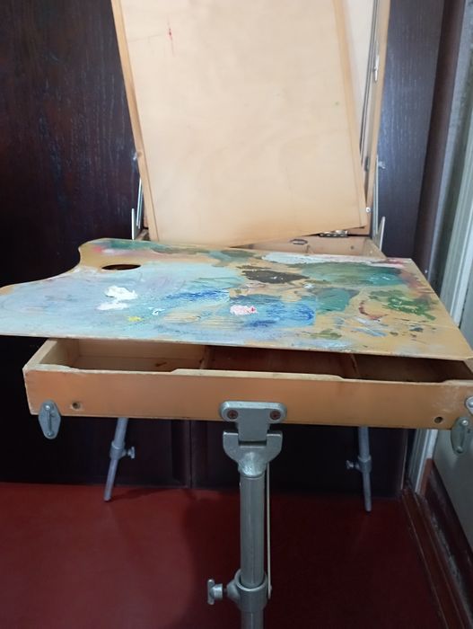 Мольберт,этюдник.