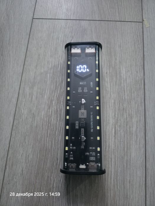 Повербанк с быстрой зарядкой и яркой прдсветкой