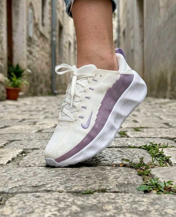 Літні кросівки Nike Ava Rover White Violet (36-40) — стильні жіночі Найк Ава Ровер, білі фіолетові, легкі, дихаючі