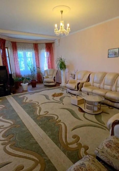 Продам будинок 3 пов. Царське село вул. Квіткова, 10 соток (204-743)