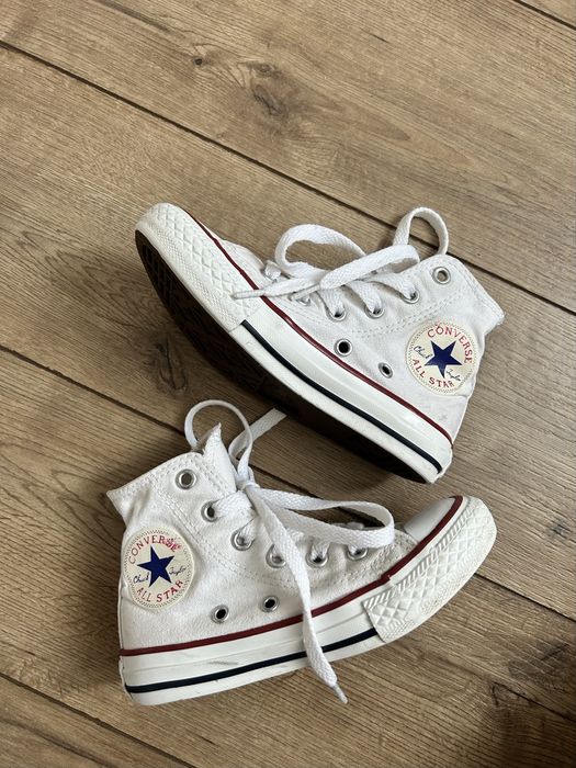 Biale Converse r 27
