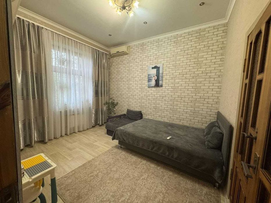 2 комнатная квартира с ремонтом на Черемушках, гараж, сарай