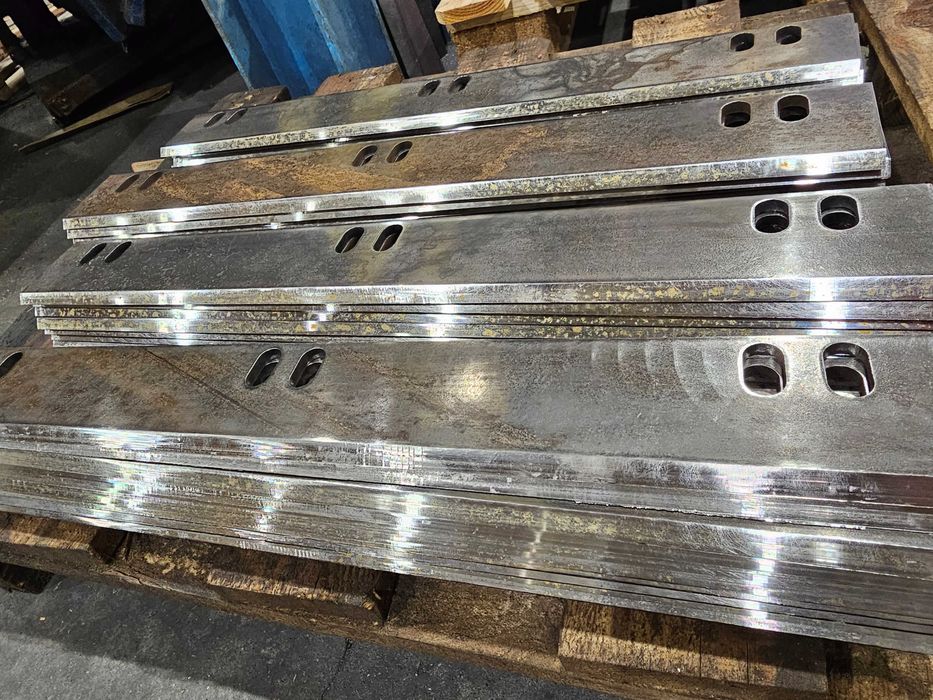 Nóż podcinacza przystawki do kukurydzy 220x60x6  Hardox OROS CLAAS