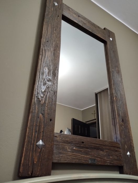 Lustro w stylu rustykalnym.