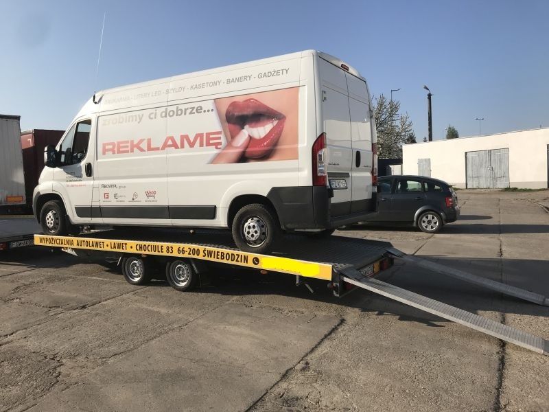 Wypożyczalnia wynajem laweta przyczepa na busa DMC 3500 ładowność 2660