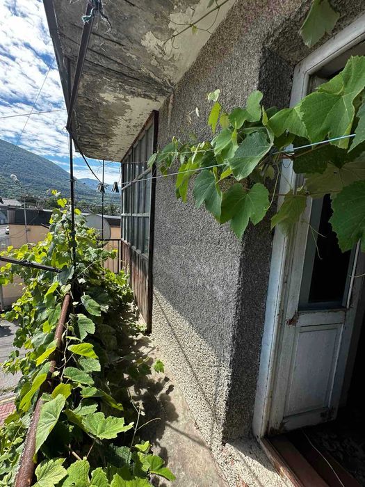 Продається 2 кімнатна квартира в м. Тячів