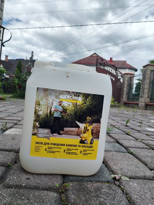 Прибирання•Клінінг• Хімчистка килимів та м'яких меблів• Миття бруківки та терас•