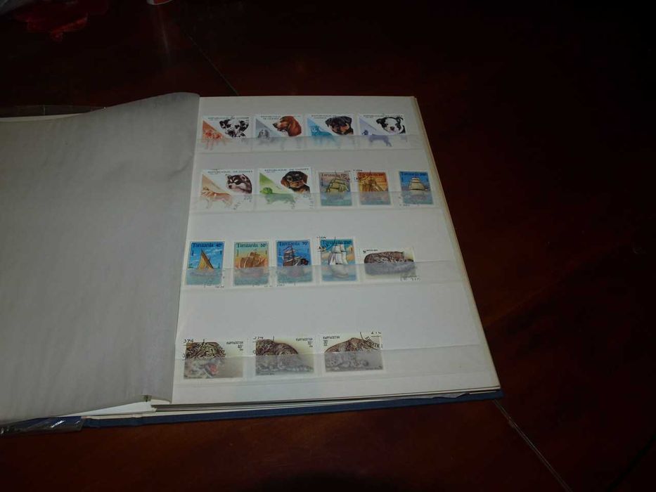 Vendo coleção de selos de todo o mundo lançada pelo Correio da Manhâ.