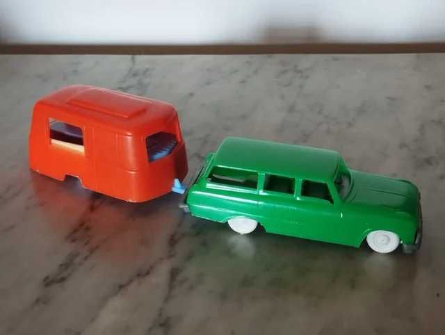 Ford e Atrelado Plástico Alemão