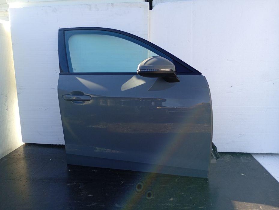 Audi A4 b9  drzwi maska zderzak  lx7b