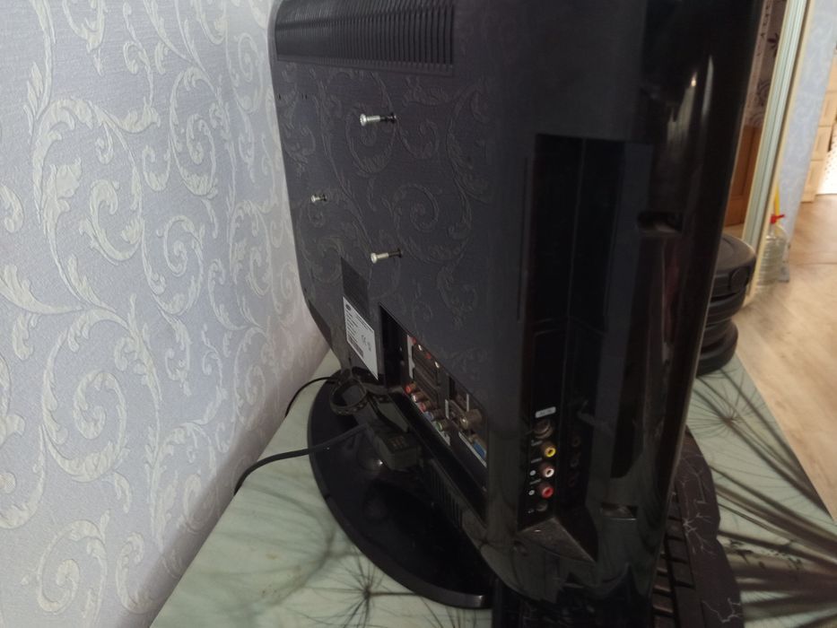 Телевізор Samsung 32" — робочий, недорого  (під приставку / дачу)