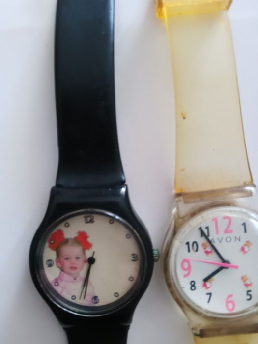 4 relógios 10€ só por pilhas estão todos a funcionar na perfeição