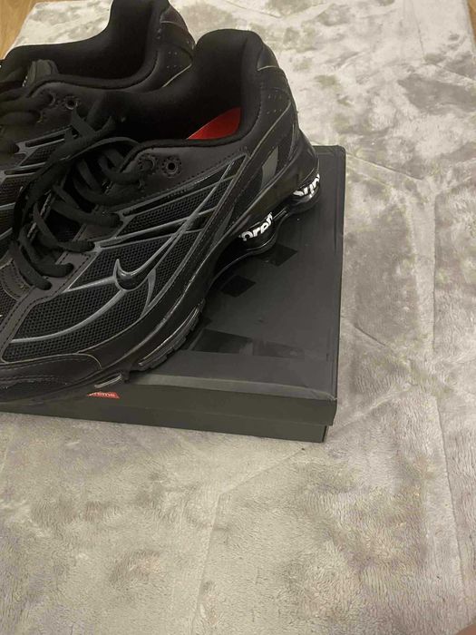 Buty Nike Shox w kolaboracji z Supreme w kolorze czarnym