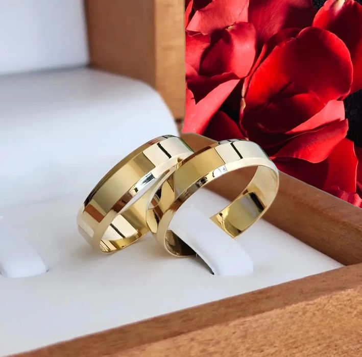 Para ELEGANCKICH Złotych Obrączek Ślubnych