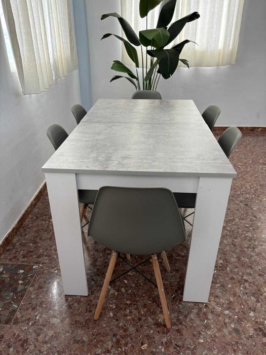 Mesa nova com cadeiras - liquidação total