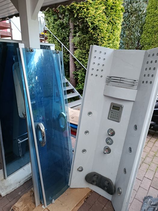 Kabina natryskowa z hydromasażem
