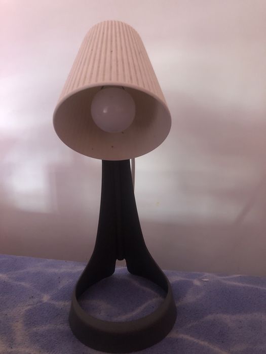 Candeeiro para mesa de cabeçeira