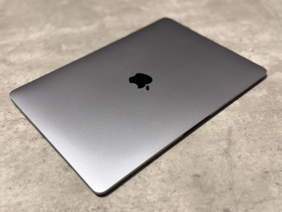 MacBook Air 13” 2020 i5 / 8GB / 512GB + pokrowiec Thule / stan bardzo dobry