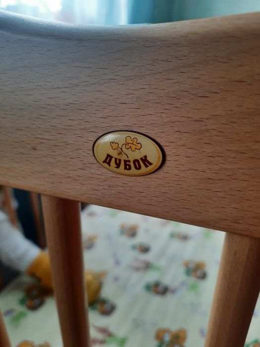 Дитяча кроватка.