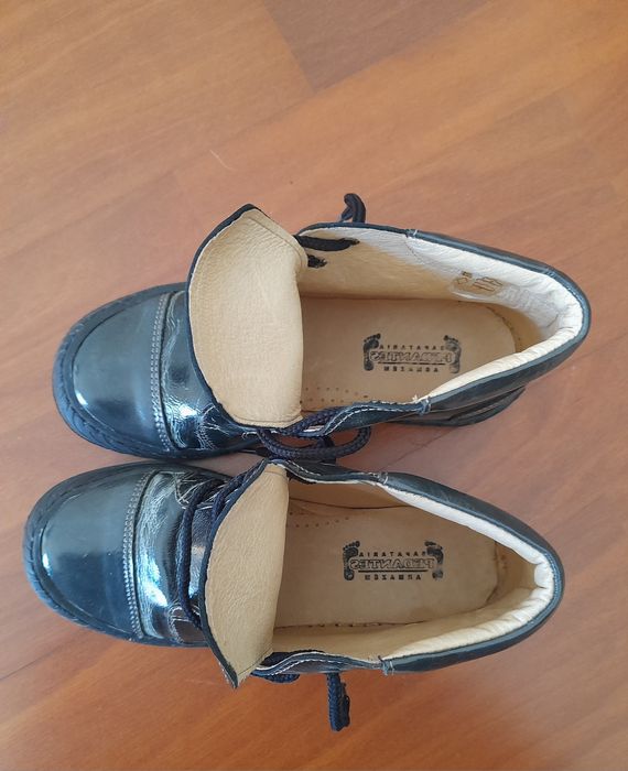 Botas novas em pele n° 33