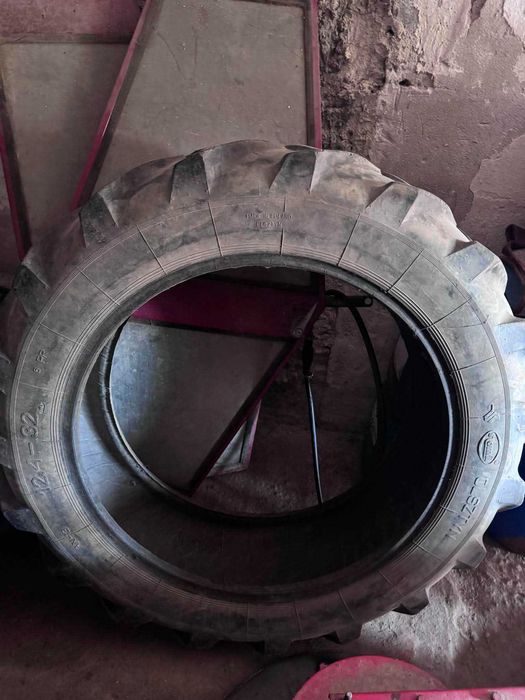 Opony rolnicze tył MF 255 12.4-32