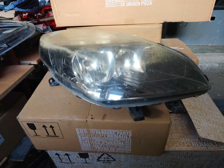 Sprzedam lampę przednią do renault scenic III 2009 rok prawa