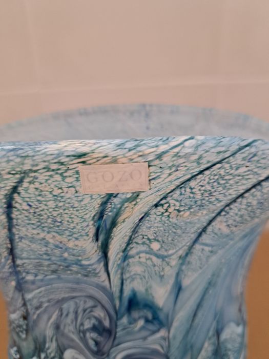 Vaso de vidro artístico Gozo artesanal com redemoinhos azuis e brancos