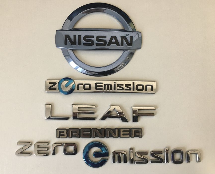 Значок наклейка букви дверей надпись Nissan Leaf Zero Emission 11-24