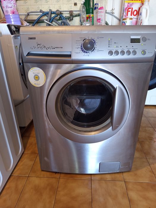 Máquina de lavar roupa Zanussi 7kg frente em inox
