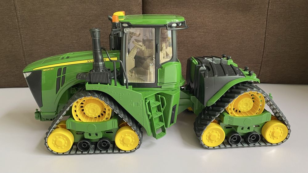 Іграшка Bruder Трактор John Deere 9620RX на гусеницях