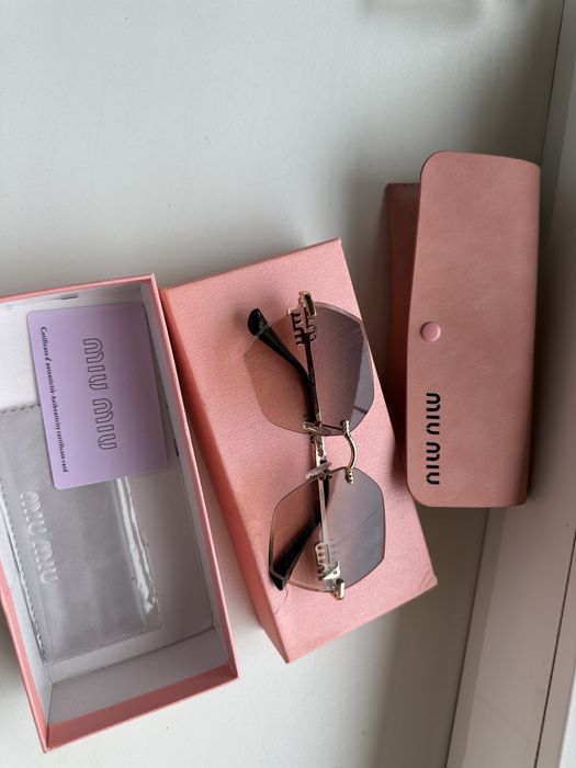 Окуляри сонцезахисні miu miu