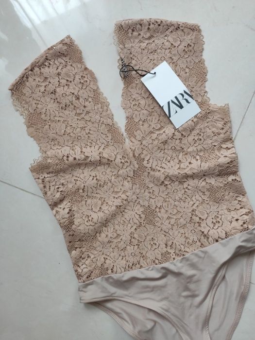 Zara nowe koronkowe body pudrowy róż kwiaty głęboki dekolt