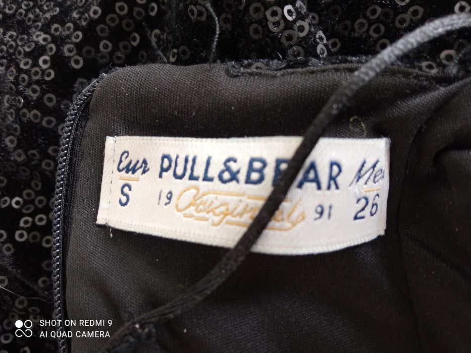 Vestido de cerimónia/festas, em preto, c/ lantejoulas e costas abertas
