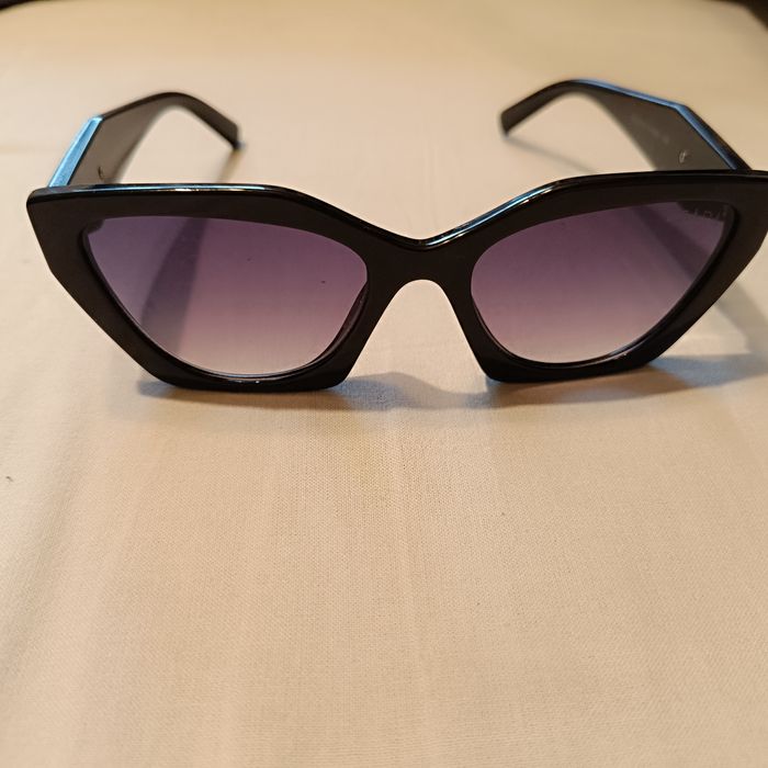 Czarne okulary Prada