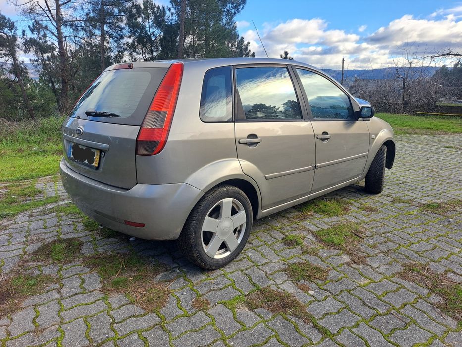 Ford fiesta 1.2 gasolina com A/C