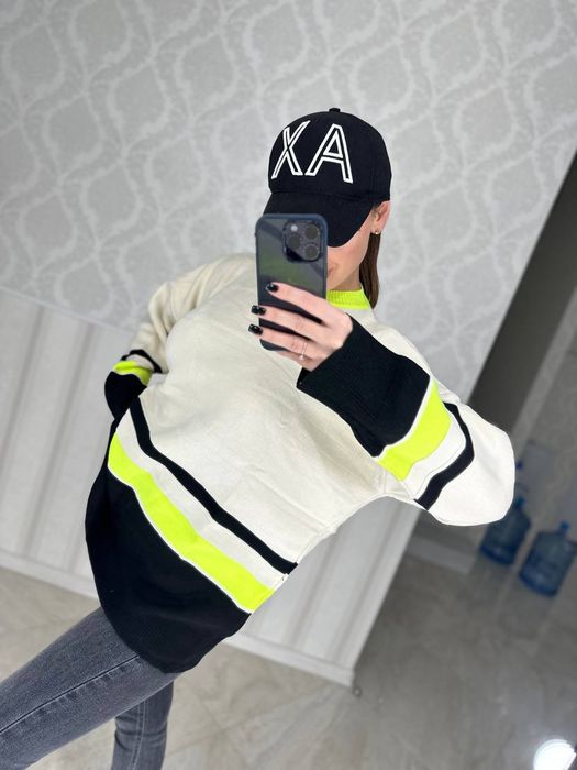 Стильний жіночий світшот зі смугами