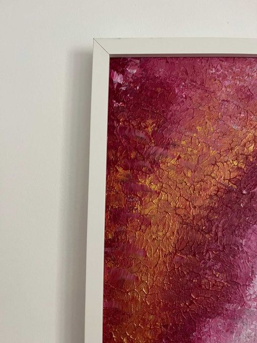 Pintura abstrata em acrílico em tons de rosa e dourado