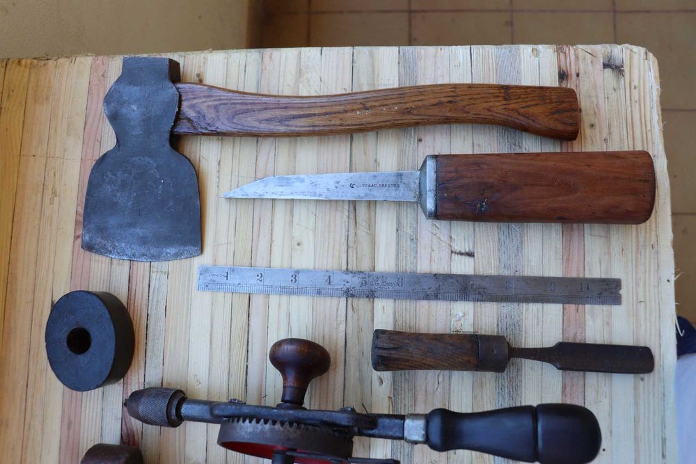 Pequeno Lote de Ferramentas de Carpintaria