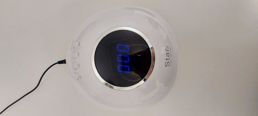 Продам лампу нову для нарощення нігтів.