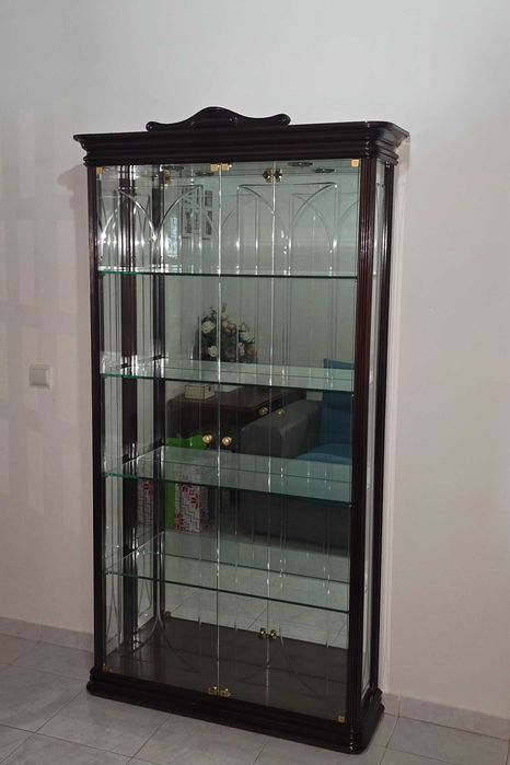 Vitrina em Mogno em muito bom estado