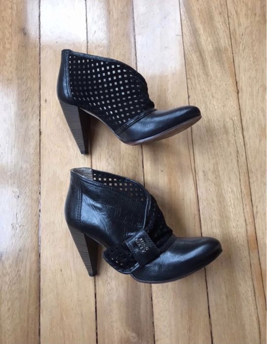 Botins pretos em pele da Miss Sixty