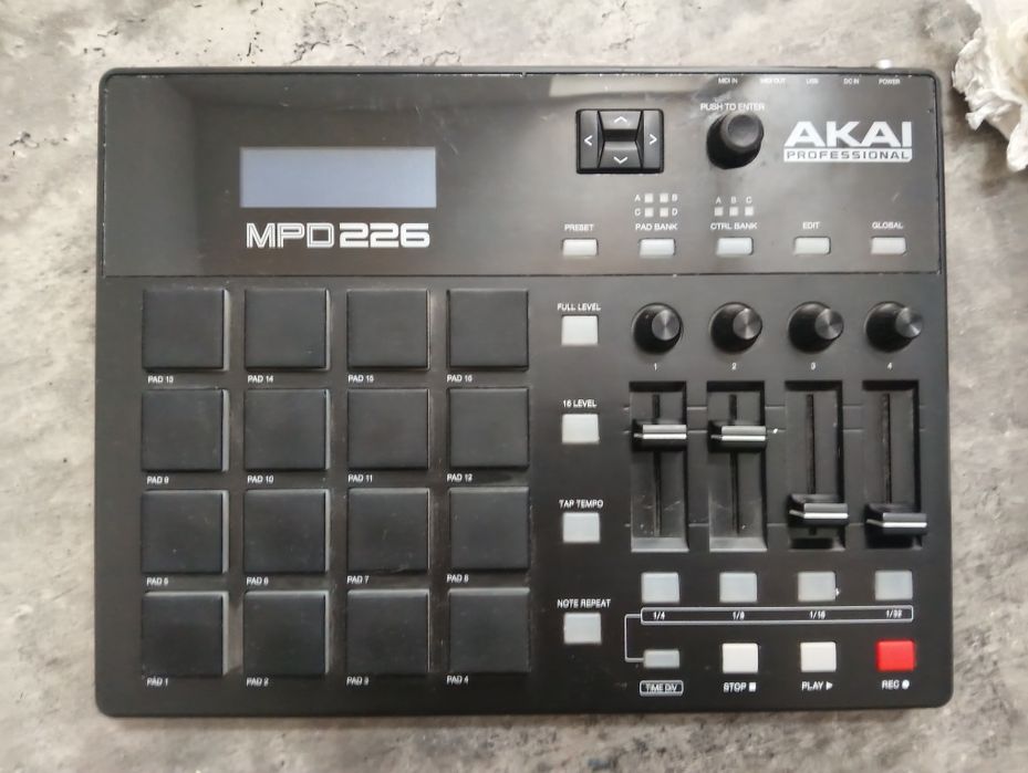 Akai MPD226 kontroler MIDI