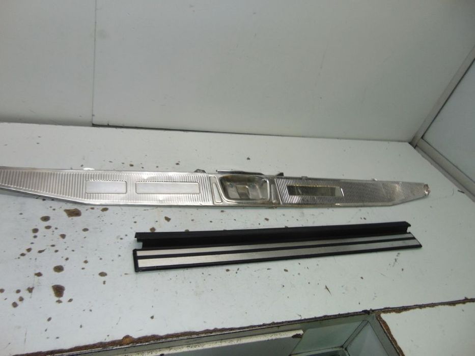Mercedes w124 friso da mala em aço inox e pousa pes