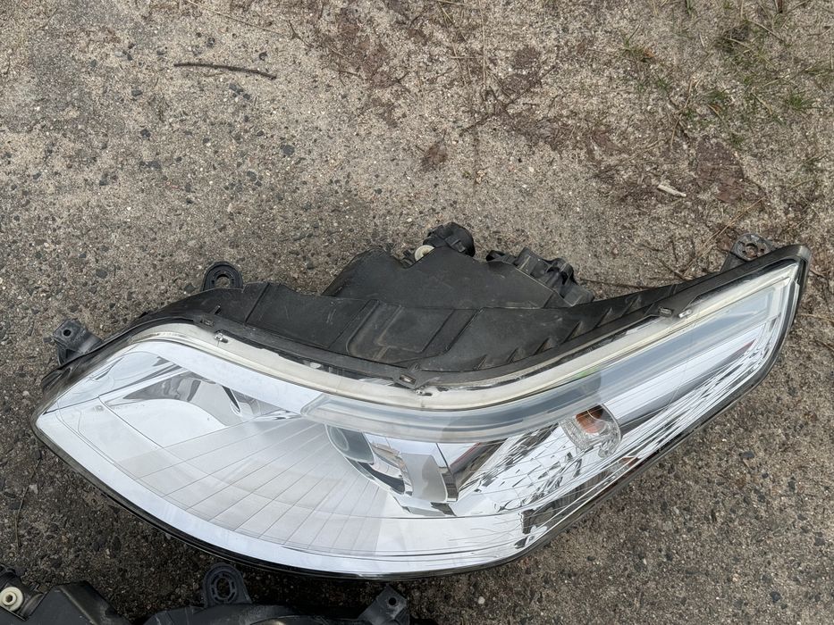 Lampy przednie Citroen C4 xenon skrętny KOMPLET europa ladne cale