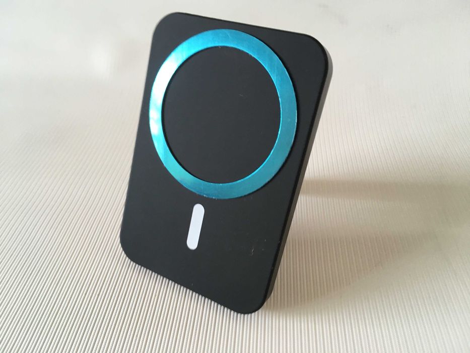 Автотримач для телефона з бездротовою зарядкою