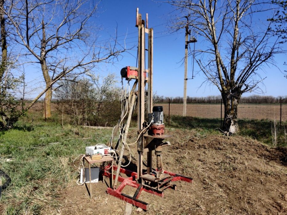 Буріння свердловин на воду малогабаритною буровою установкою