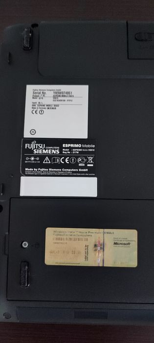 Portátil Fujitsu Siemens – pronto a usar – Ideal para tarefas simples